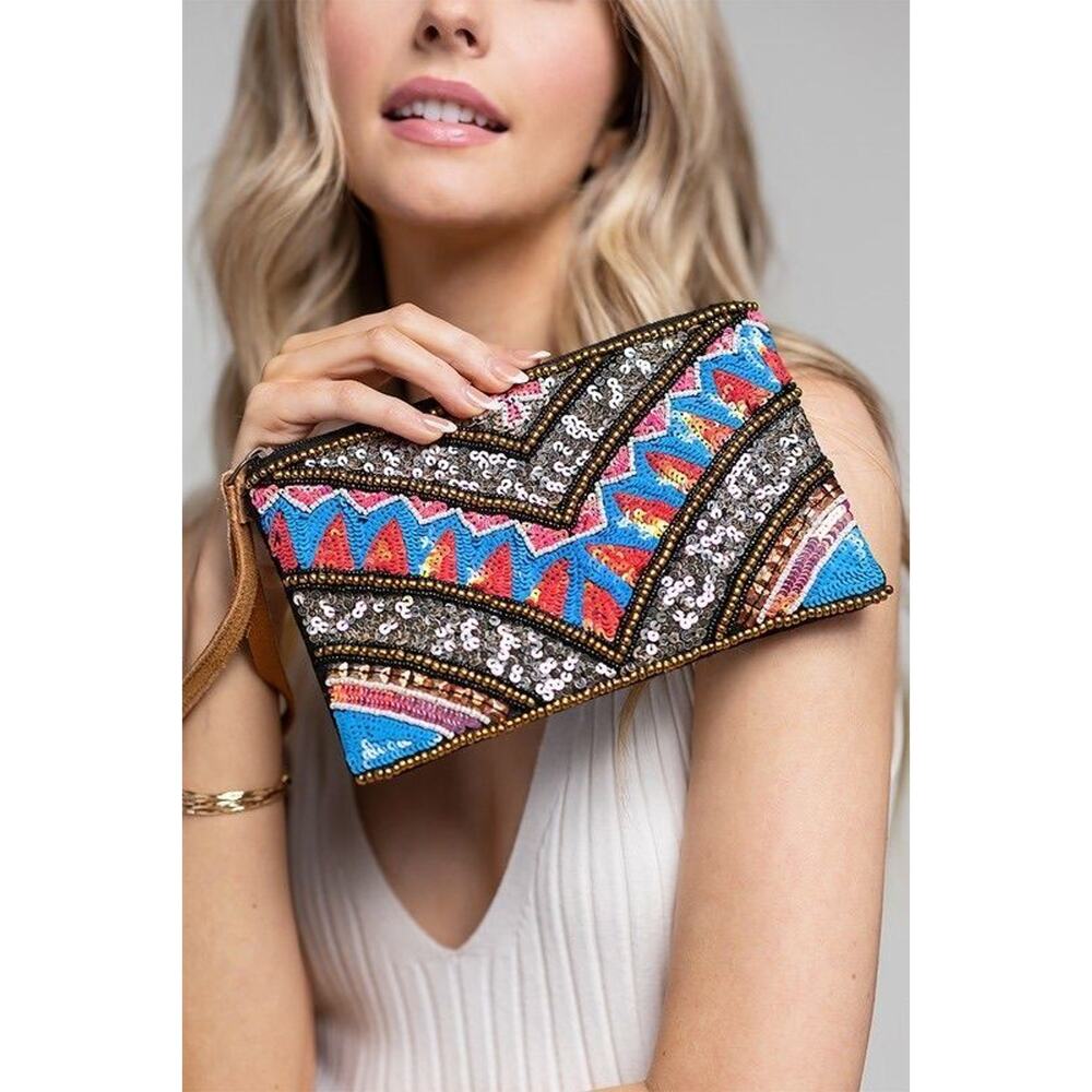 LAS VEGAS BEADED WRISTLET CLUTCH – STATEMENT PIECE